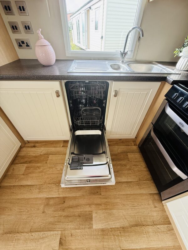 Carnaby Rosedale - Image 8