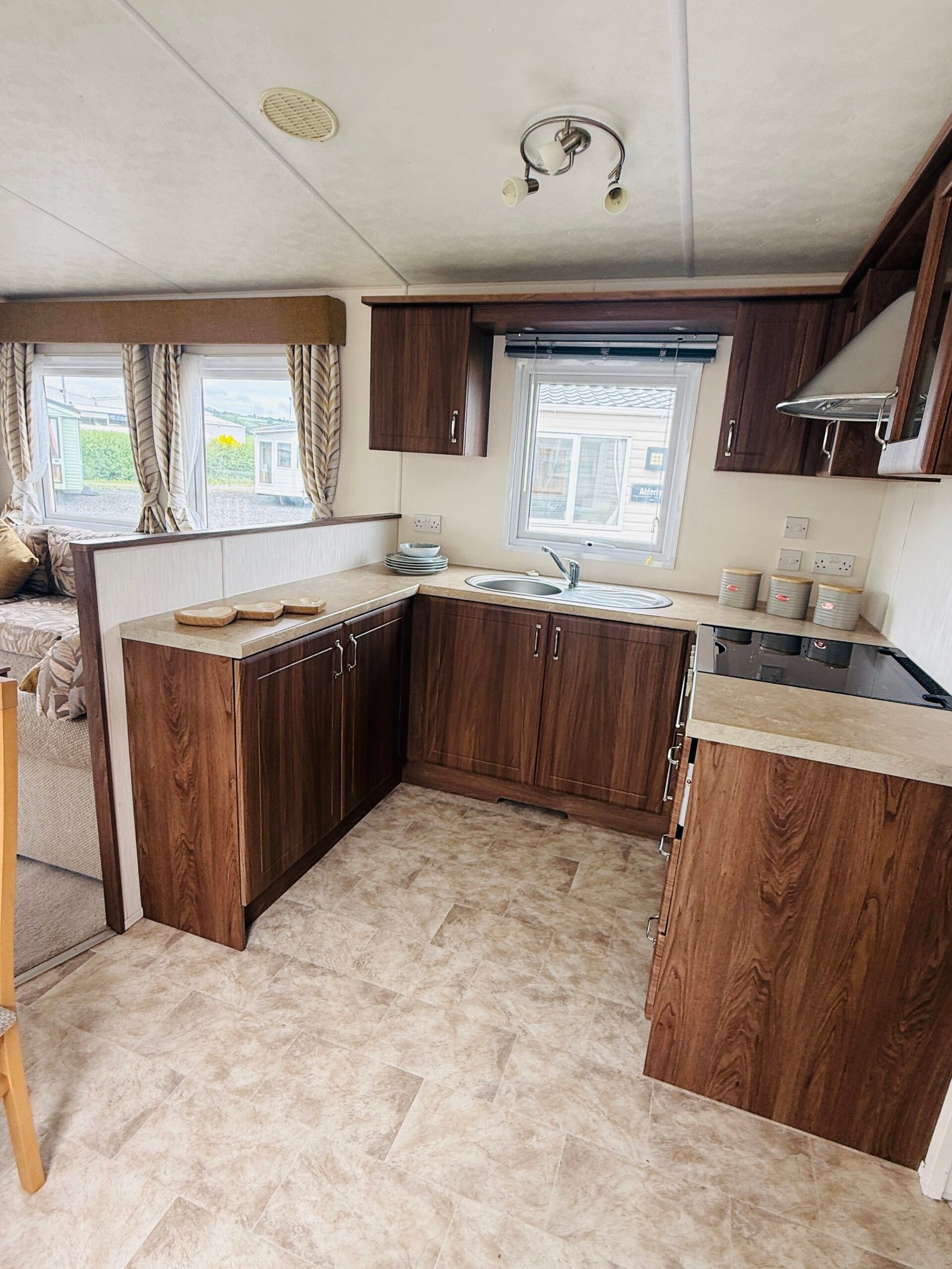 Delta Oceon Lodge - Image 8